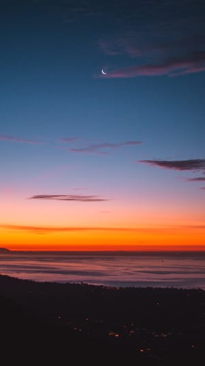 Luna by the Pacific